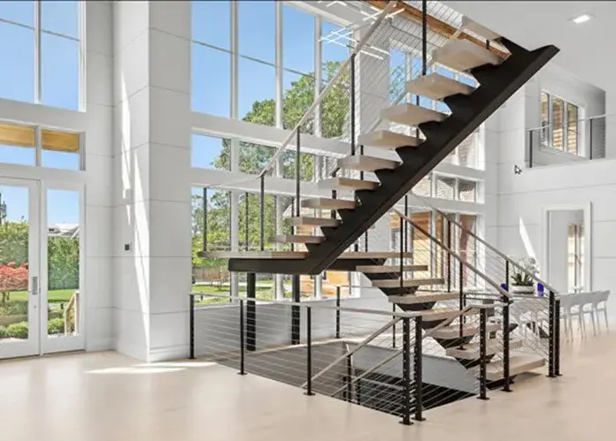 Source: Keuka Studios Open-concept cable and glass railing design to maximize spatial flow.