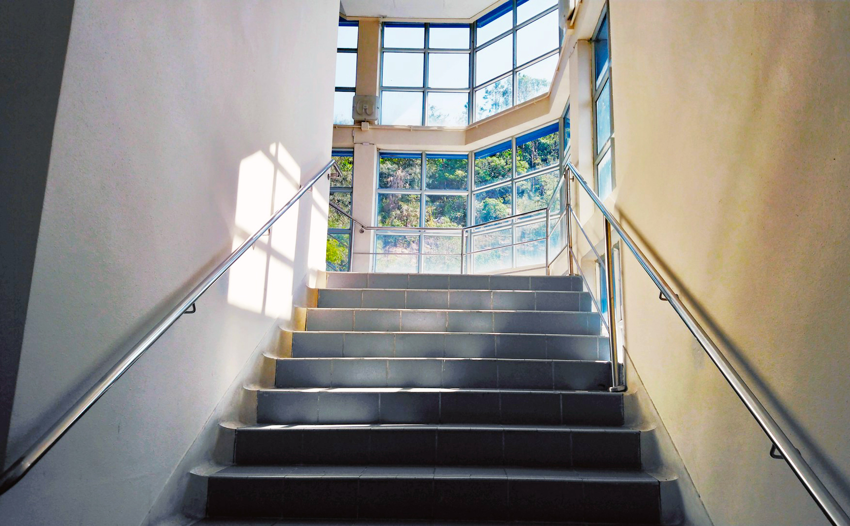 ᑕ ᑐ Guide on How to Install Stair Railing to the Wall