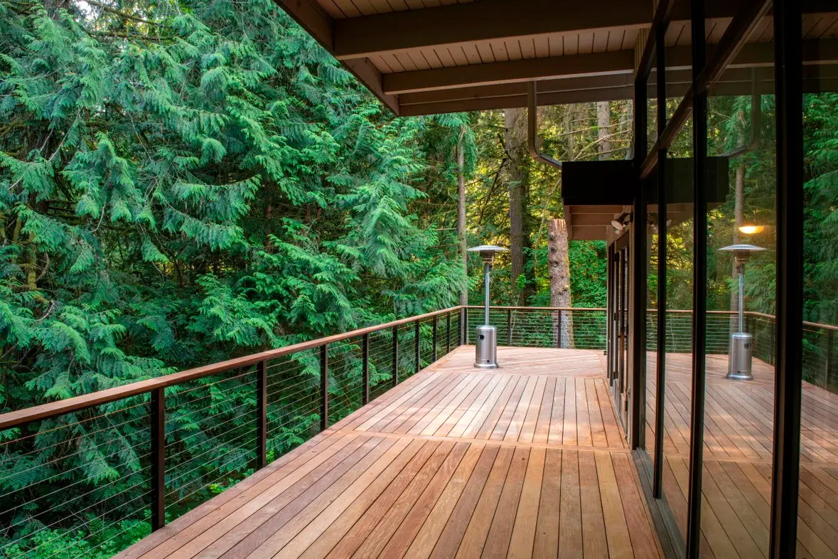 BuyRailings Horizontal Cable Deck Railing
